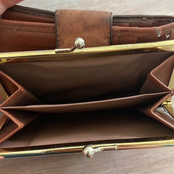 Buxton Cowhide Exterior Wallet - Picture 9 of 9